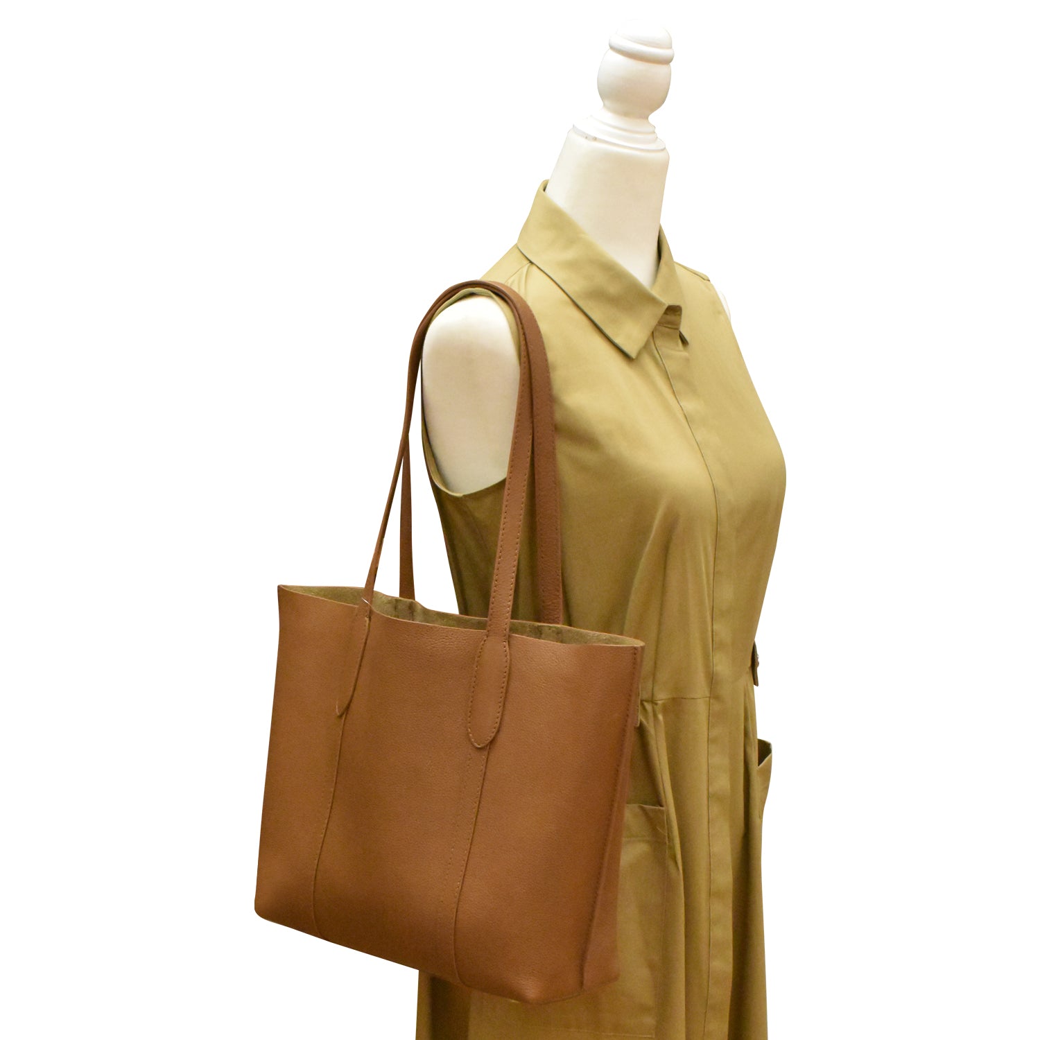 taba light brown トートバッグ Zipped East West Leather Tote Bag in Smooth Tan | Aspinal